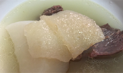 Chinese Beef Shin, Pork Skin and Turnip Soup 牛腱豬皮蘿白湯